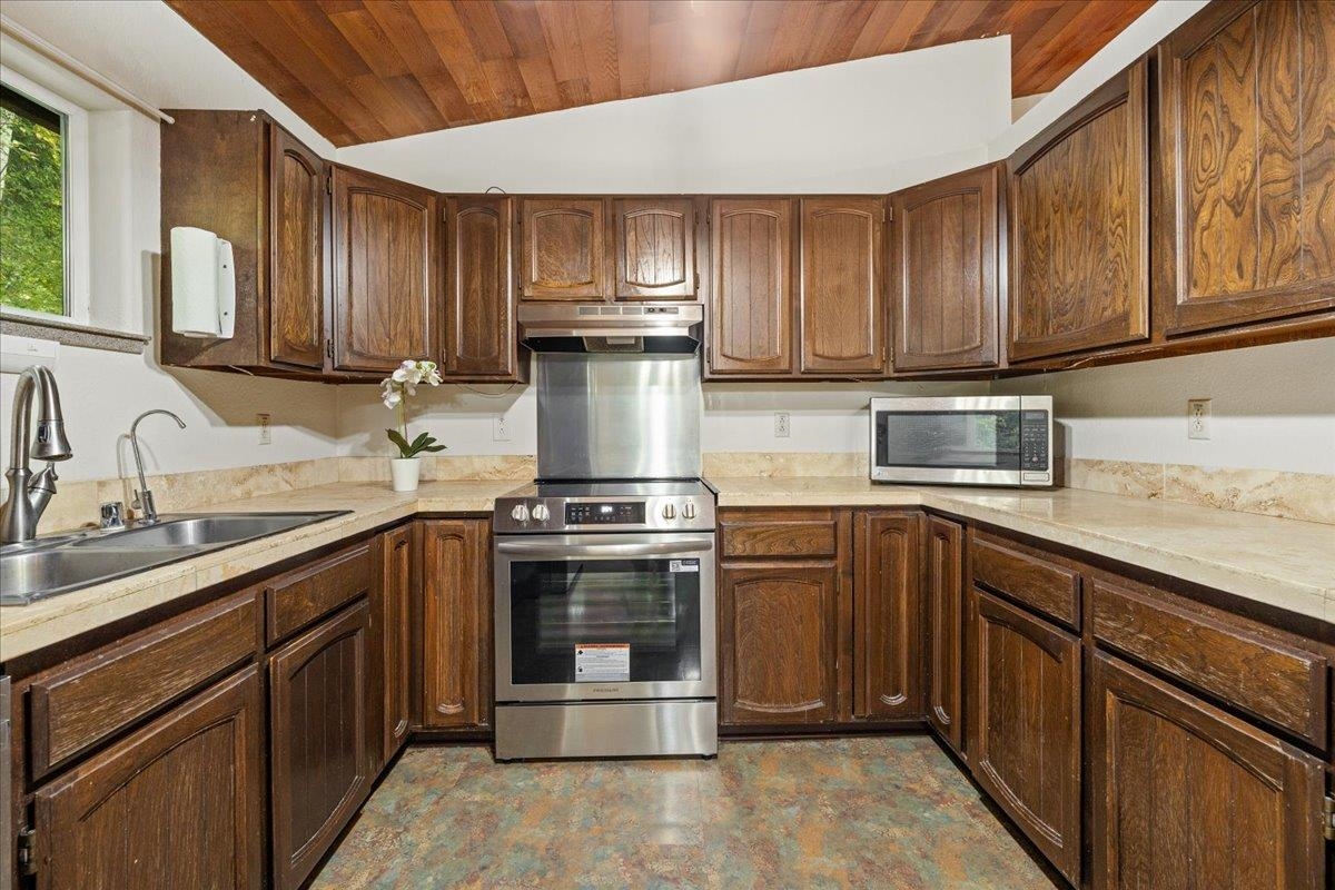 278 CREST DRIVE