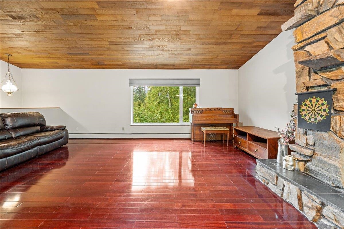 278 CREST DRIVE