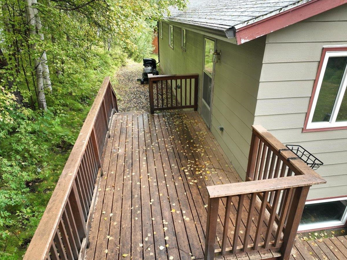 278 CREST DRIVE