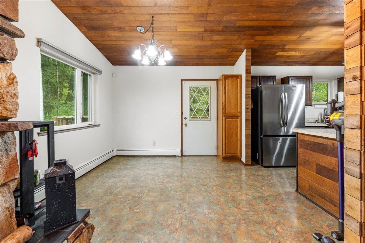 278 CREST DRIVE
