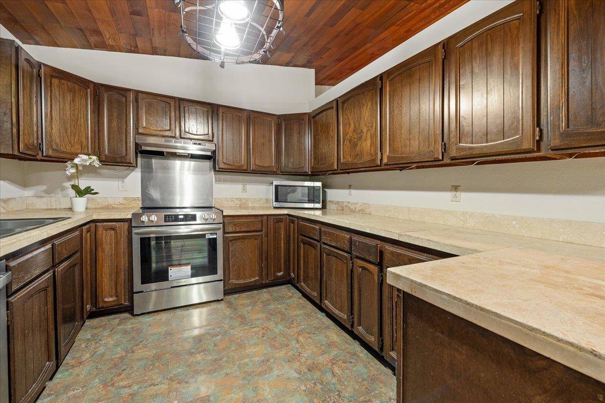 278 CREST DRIVE