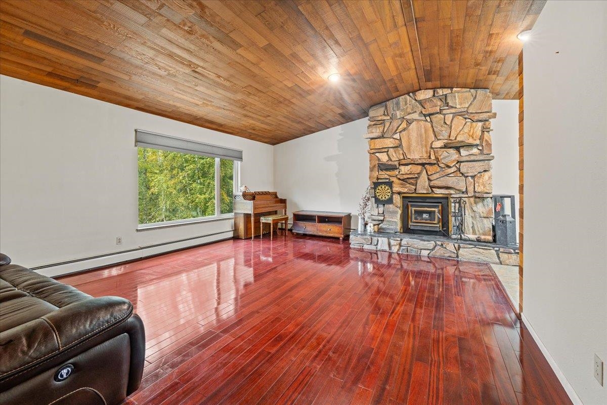 278 CREST DRIVE