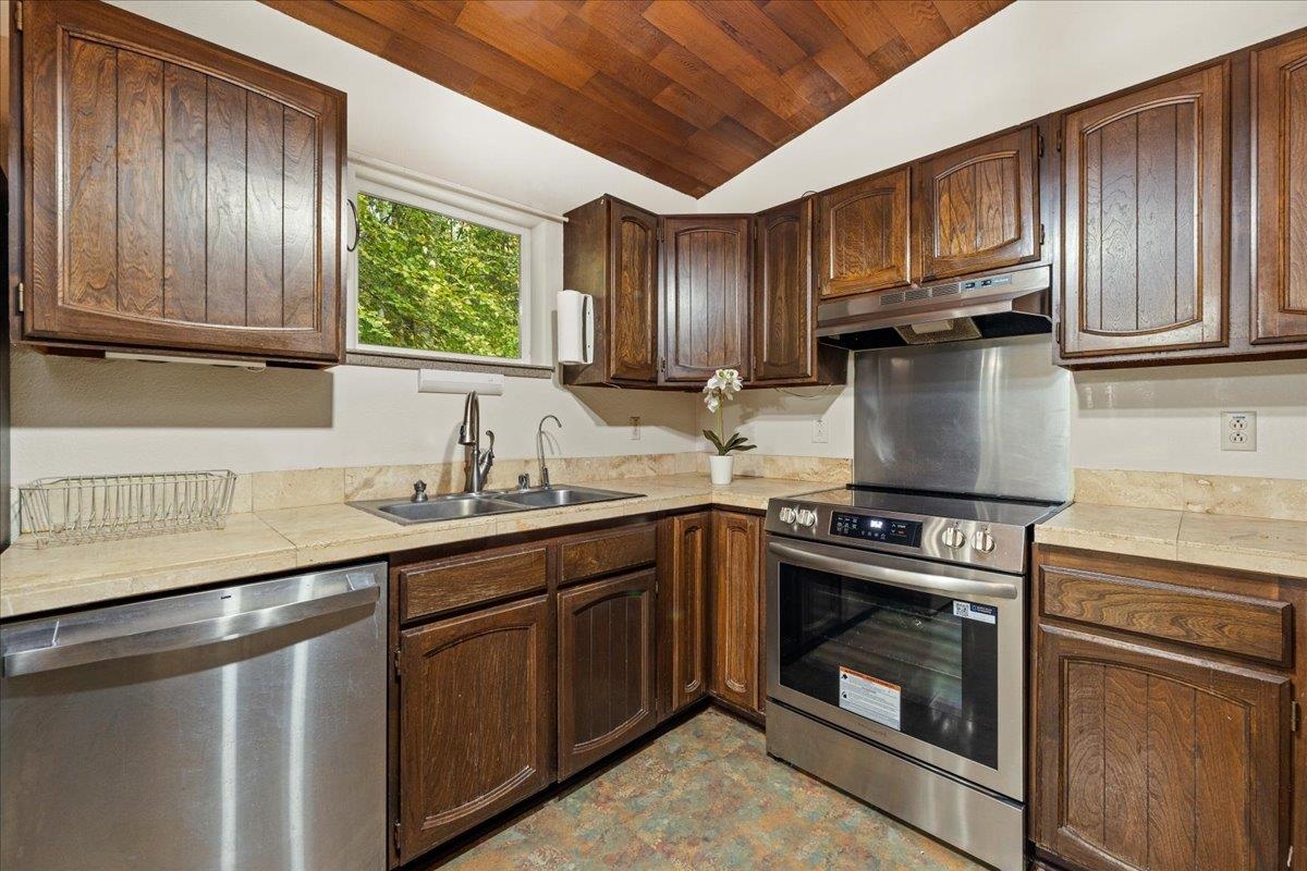 278 CREST DRIVE