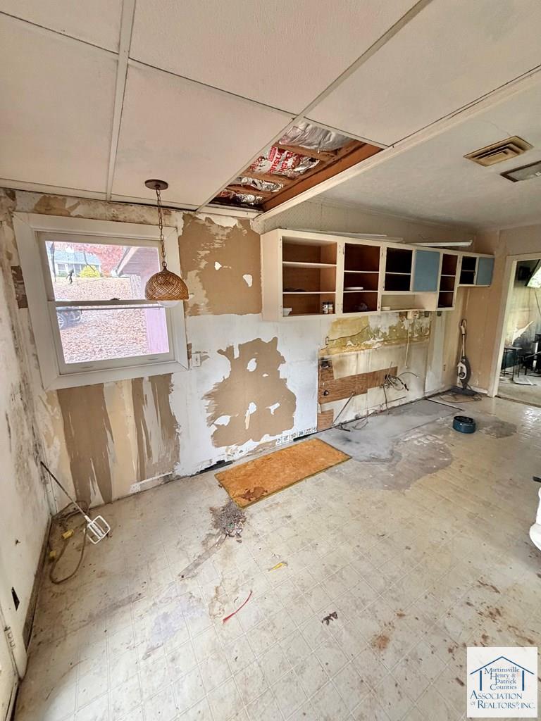 83 Maid Marian Court