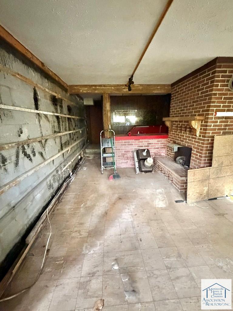 83 Maid Marian Court