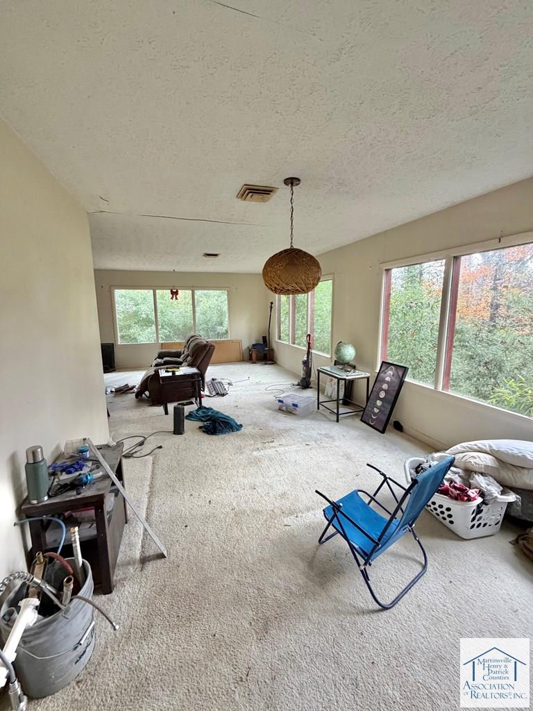 83 Maid Marian Court