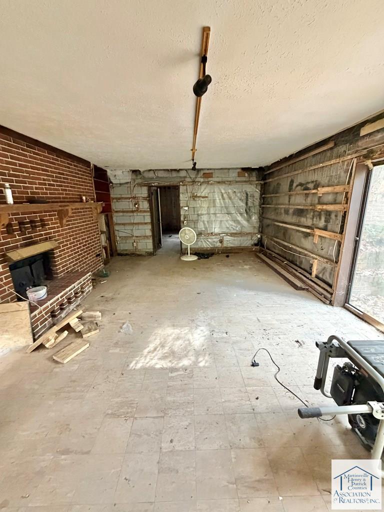 83 Maid Marian Court