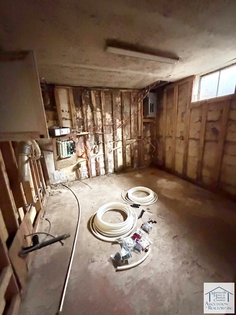 83 Maid Marian Court