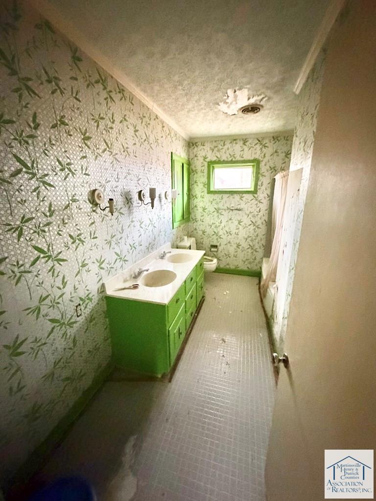 83 Maid Marian Court