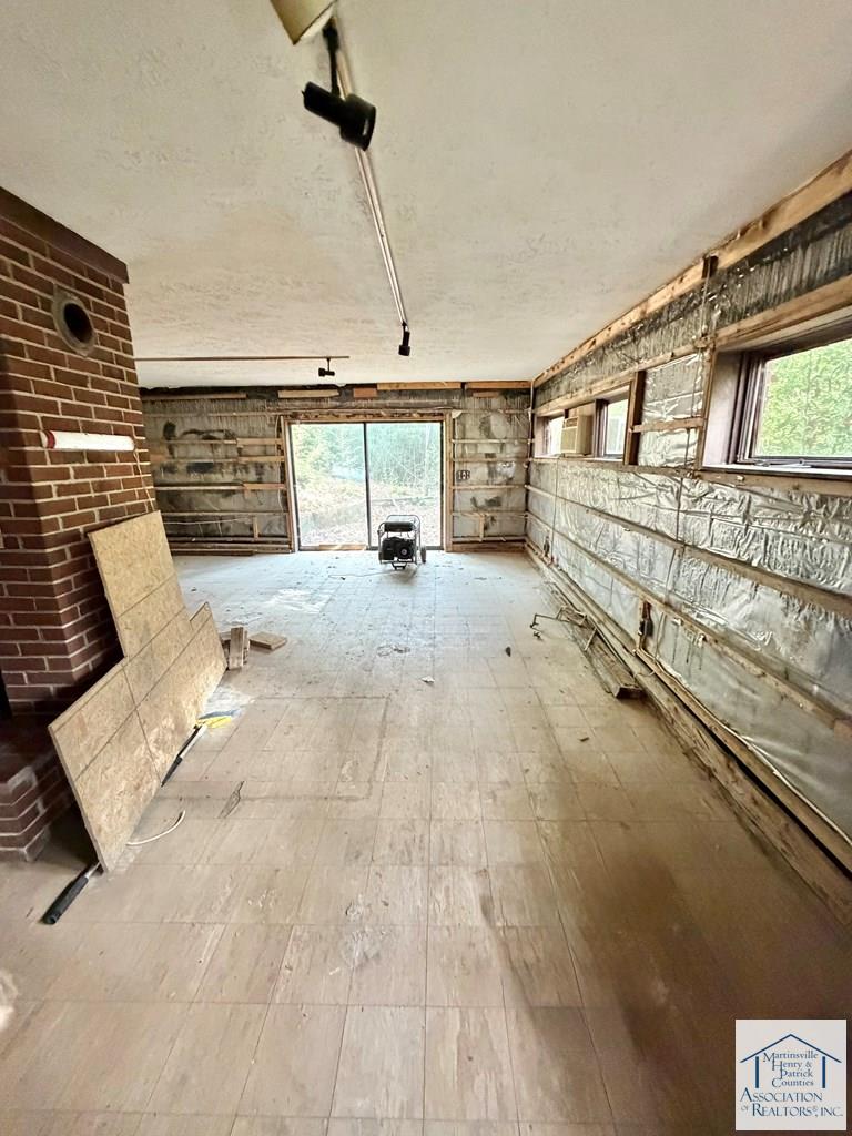 83 Maid Marian Court