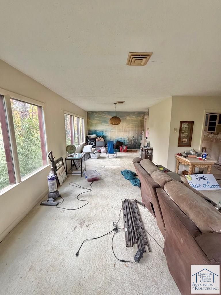 83 Maid Marian Court