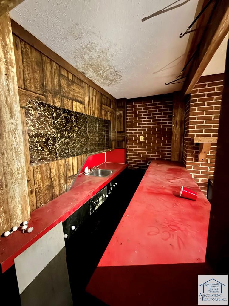 83 Maid Marian Court