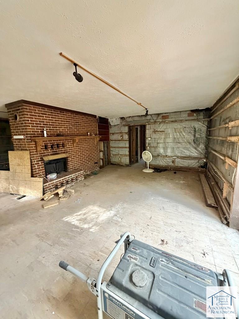 83 Maid Marian Court