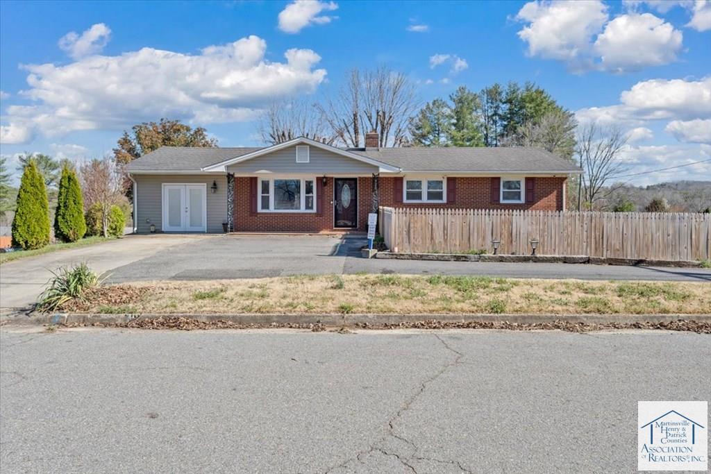 920 Ainsley Street