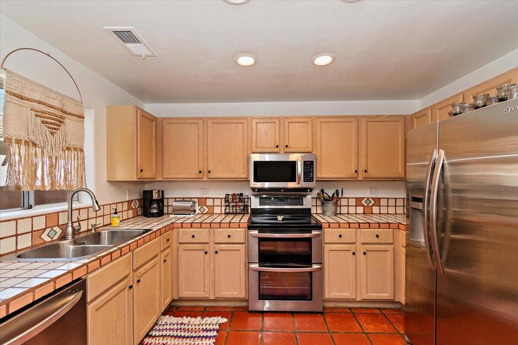 54820 Avenida Vallejo