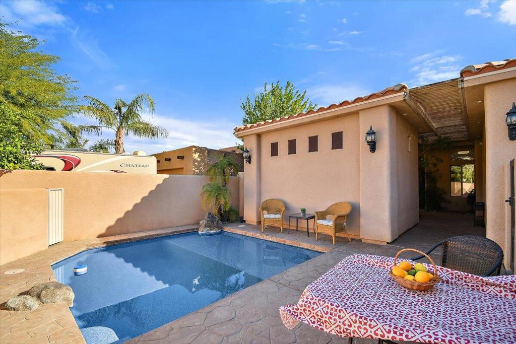 53860 Avenida Ramirez