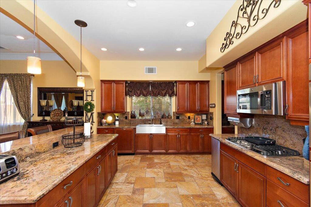 39588 Picasso Court