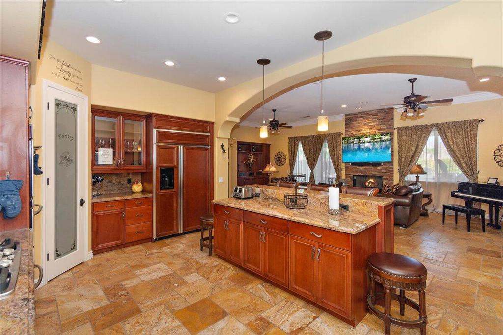 39588 Picasso Court