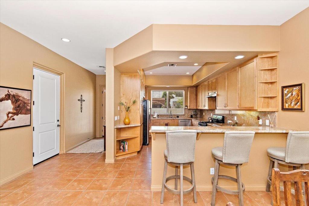 53440 Avenida Villa