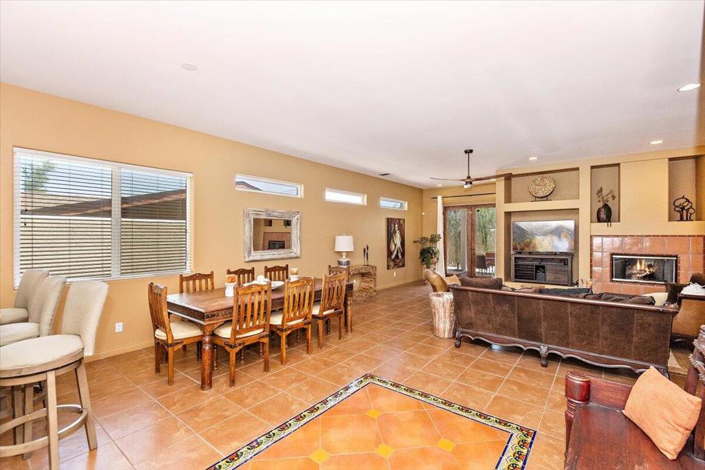 53440 Avenida Villa