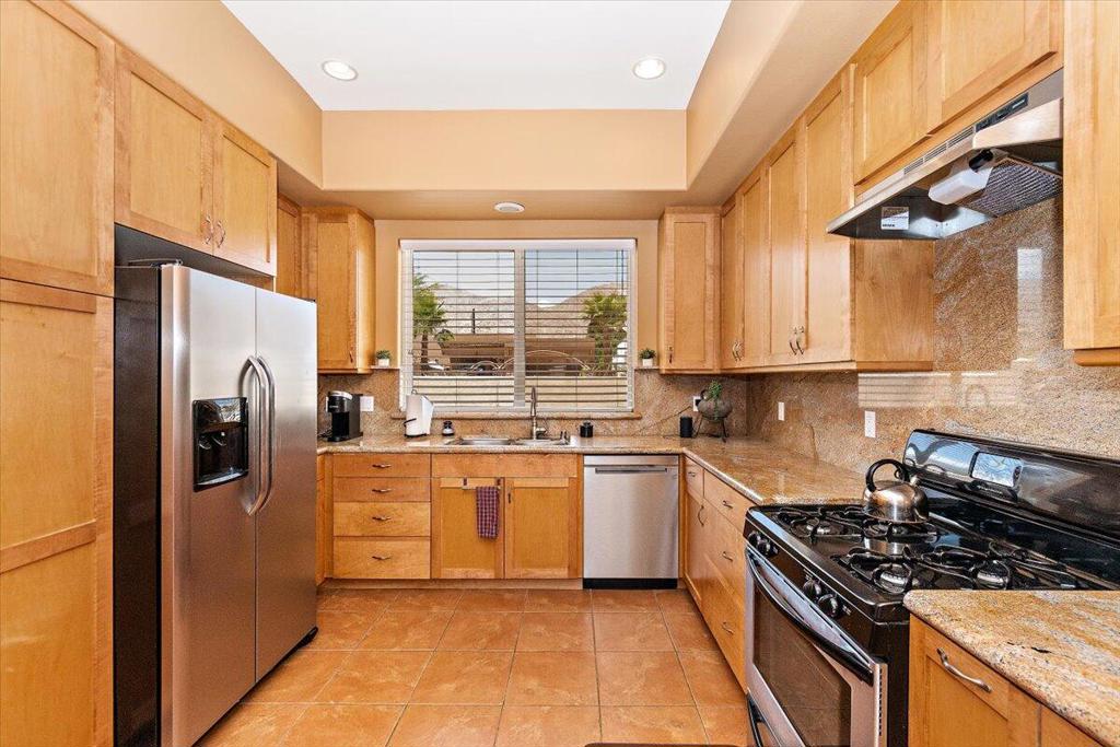 53440 Avenida Villa