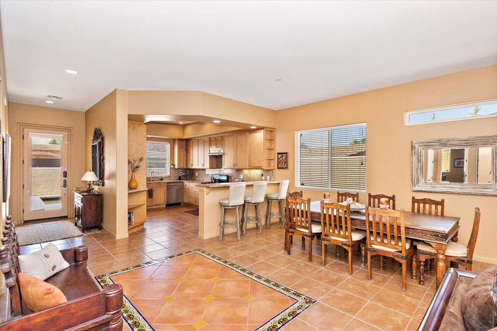 53440 Avenida Villa