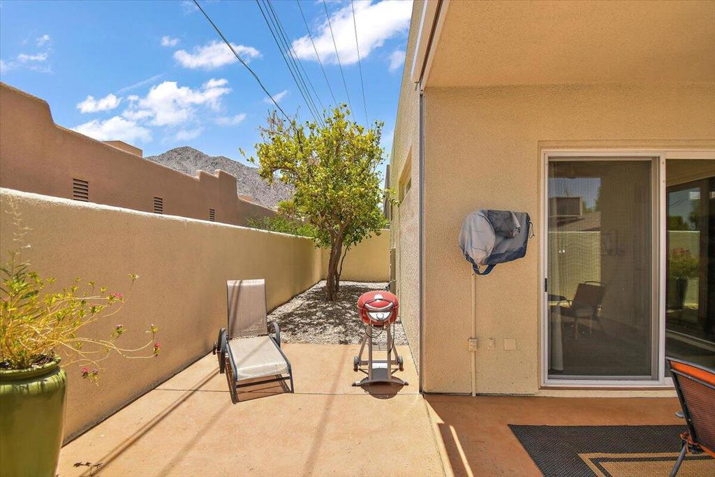 53440 Avenida Villa