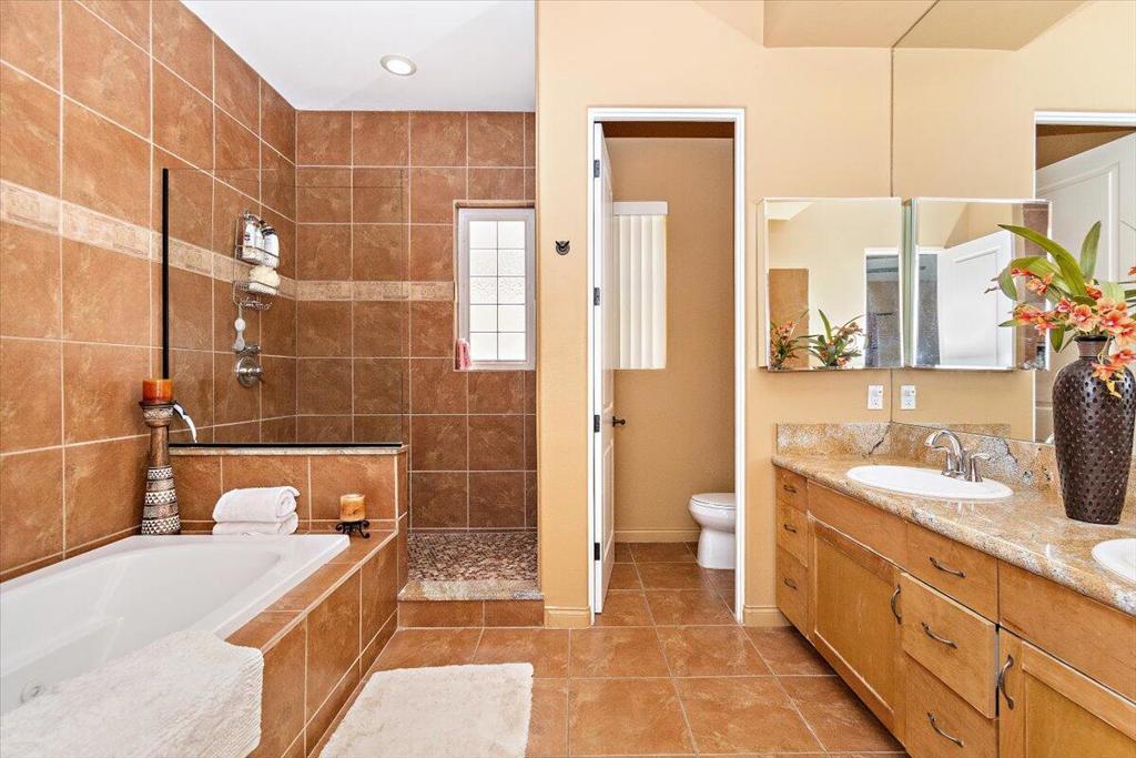 53440 Avenida Villa