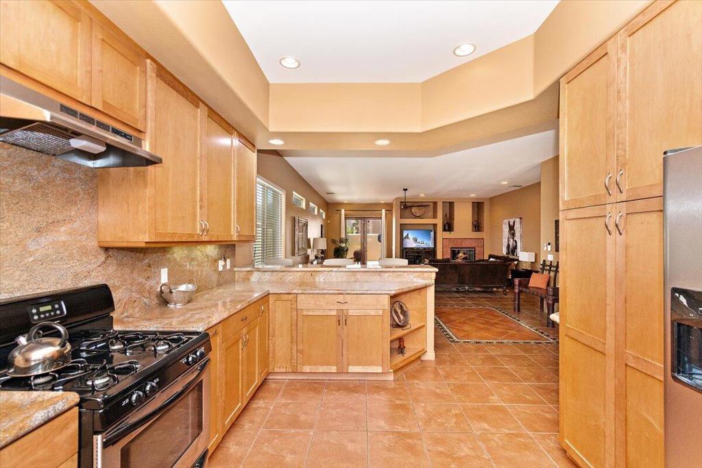 53440 Avenida Villa