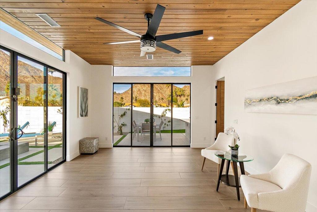 51620 Avenida Juarez
