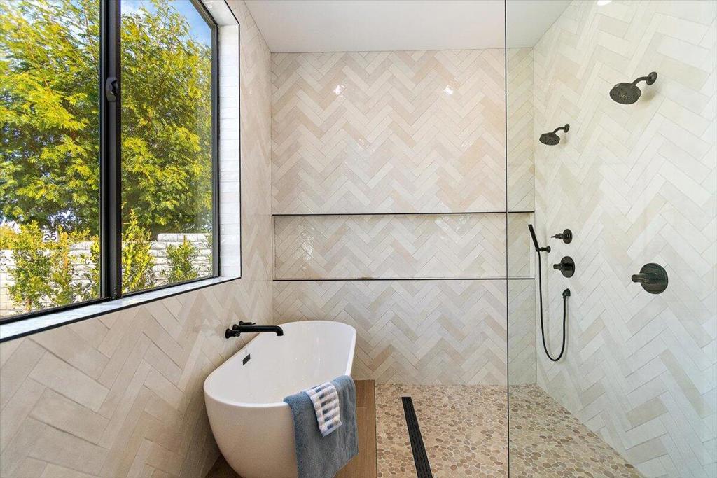 51620 Avenida Juarez