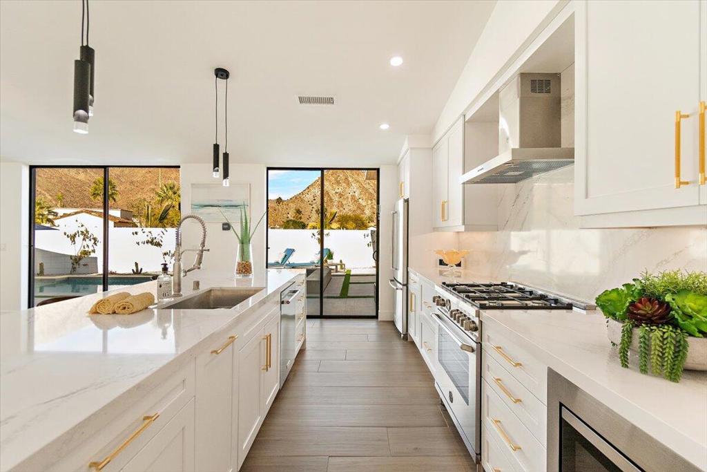 51620 Avenida Juarez