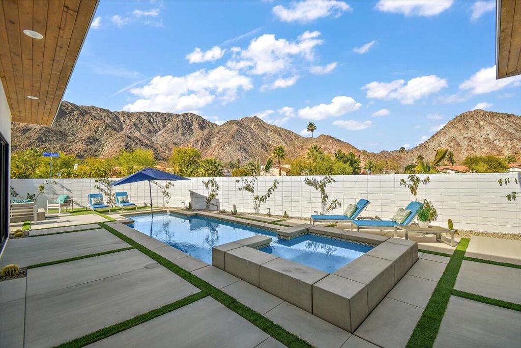 51620 Avenida Juarez