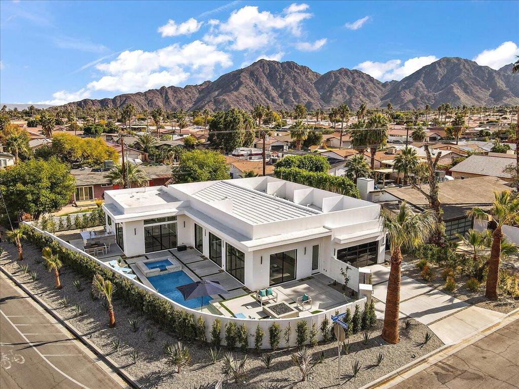 51620 Avenida Juarez