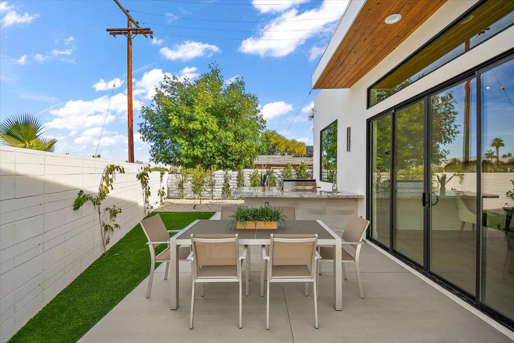 51620 Avenida Juarez