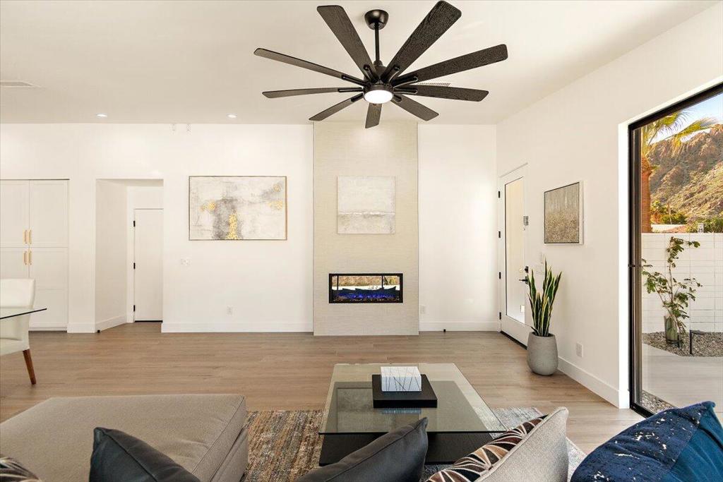 51620 Avenida Juarez