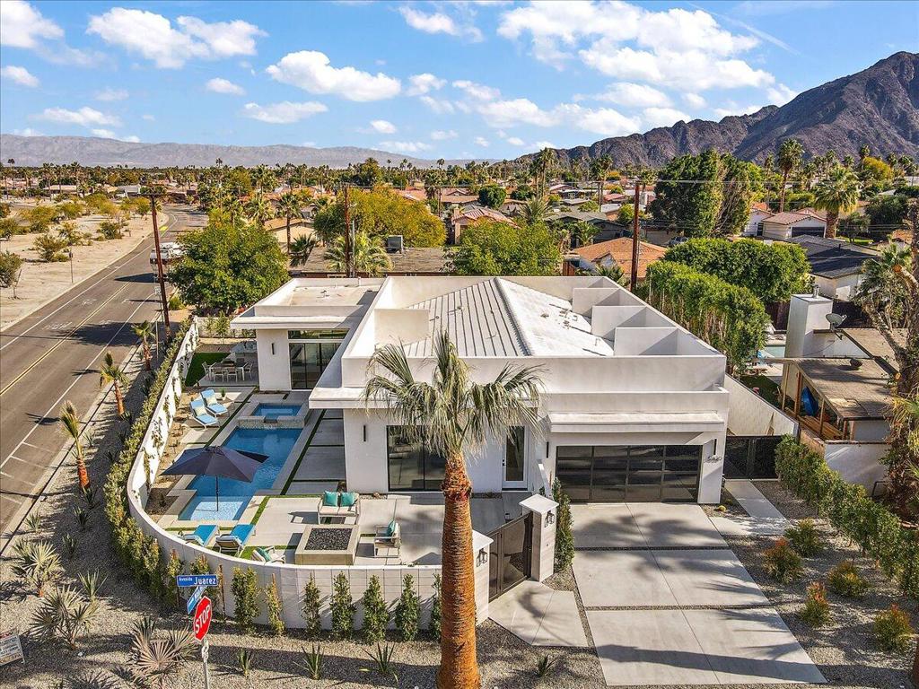51620 Avenida Juarez