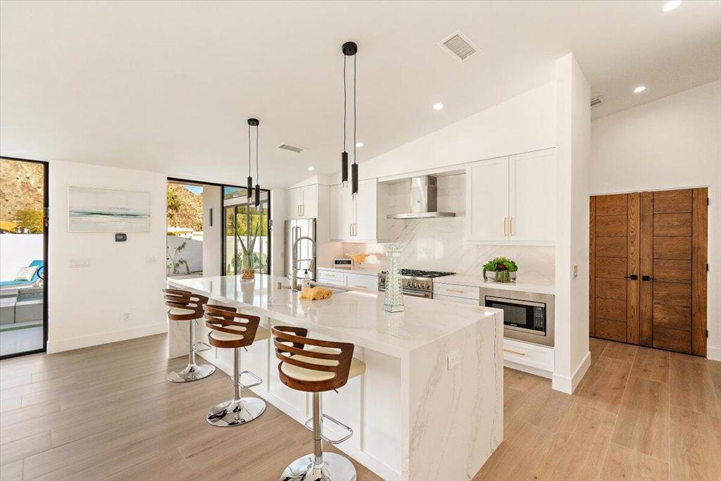 51620 Avenida Juarez