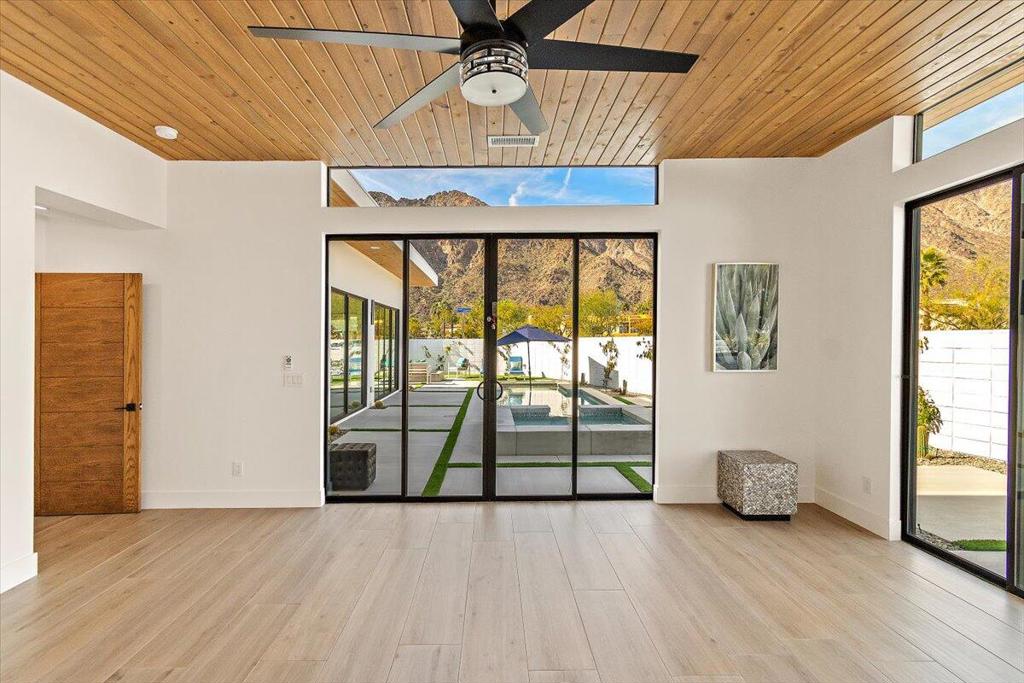 51620 Avenida Juarez