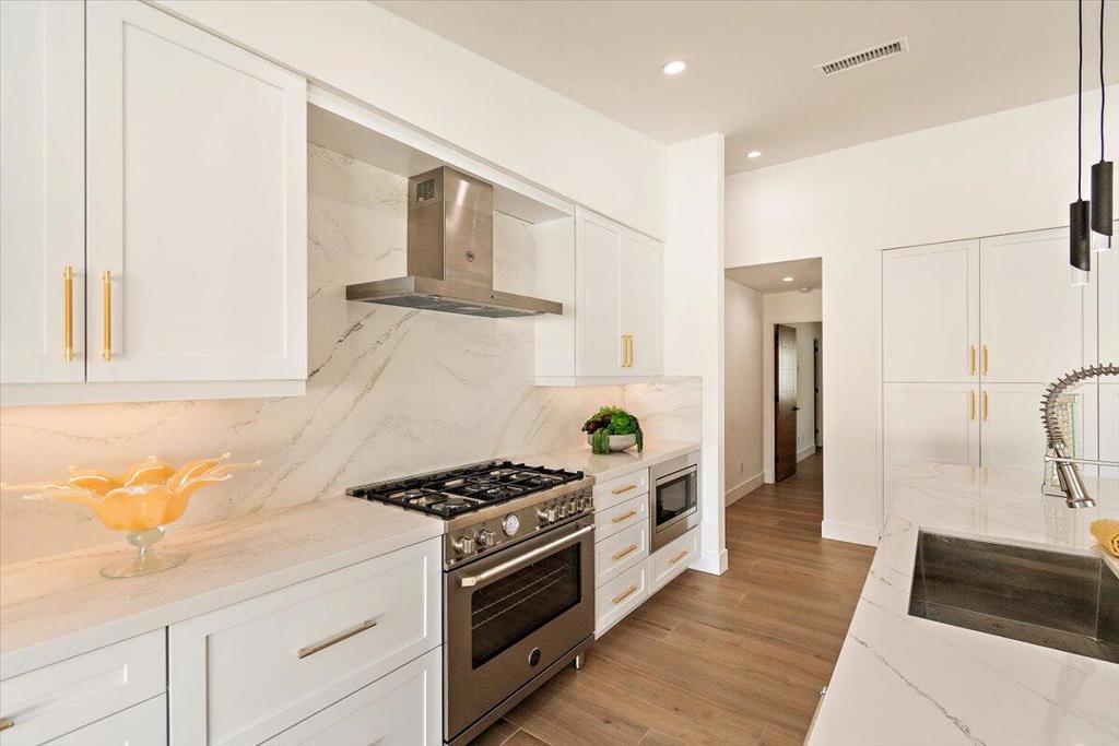 51620 Avenida Juarez