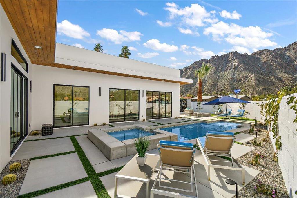 51620 Avenida Juarez