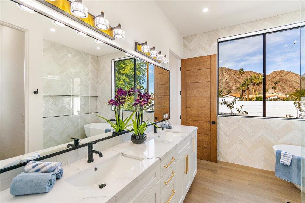 51620 Avenida Juarez
