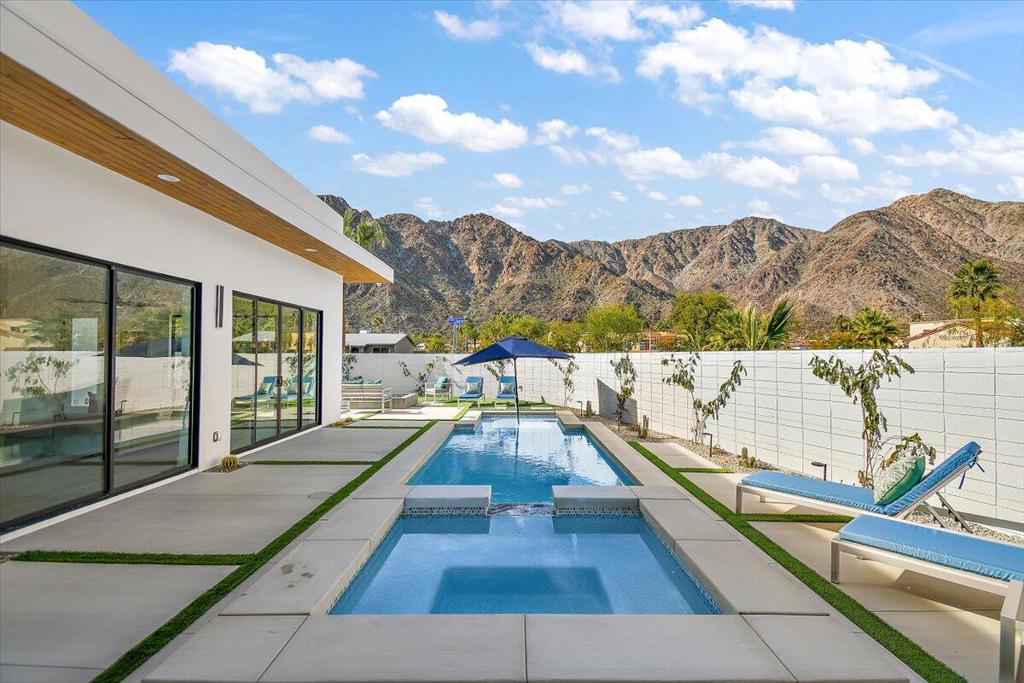 51620 Avenida Juarez