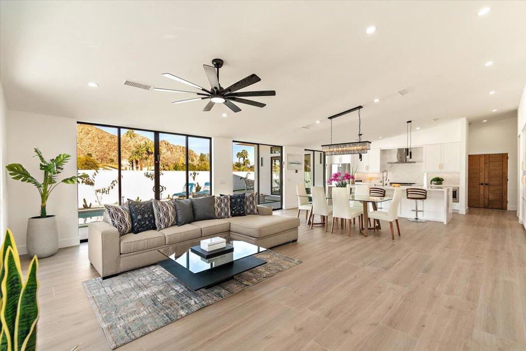 51620 Avenida Juarez