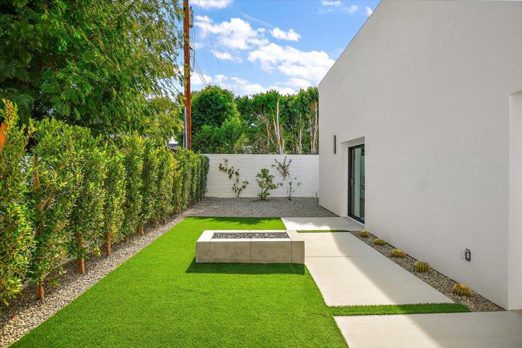 51620 Avenida Juarez