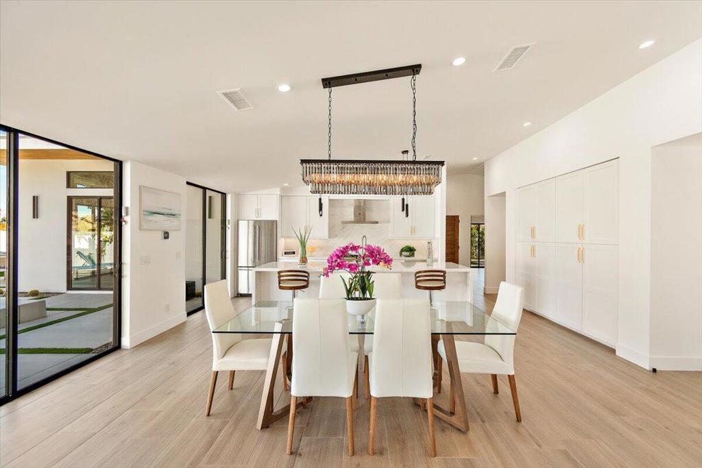 51620 Avenida Juarez