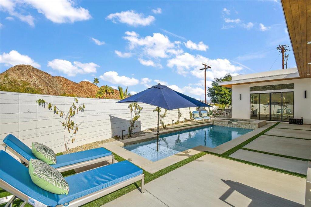 51620 Avenida Juarez