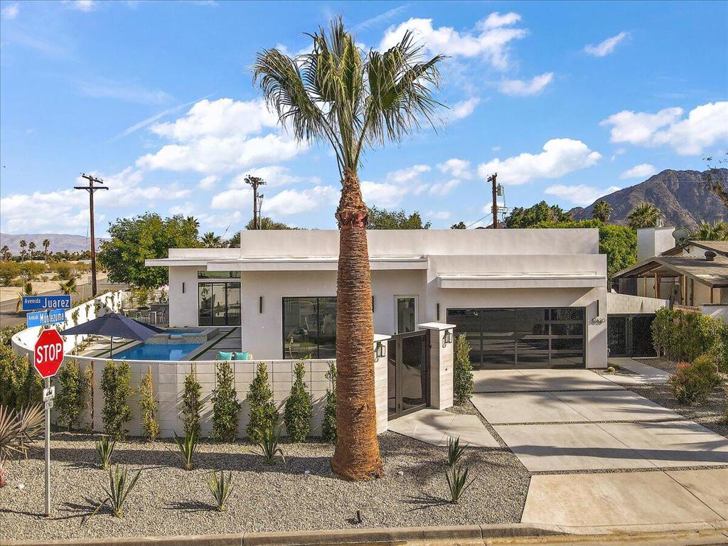 51620 Avenida Juarez