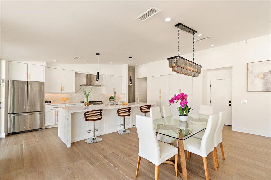 51620 Avenida Juarez