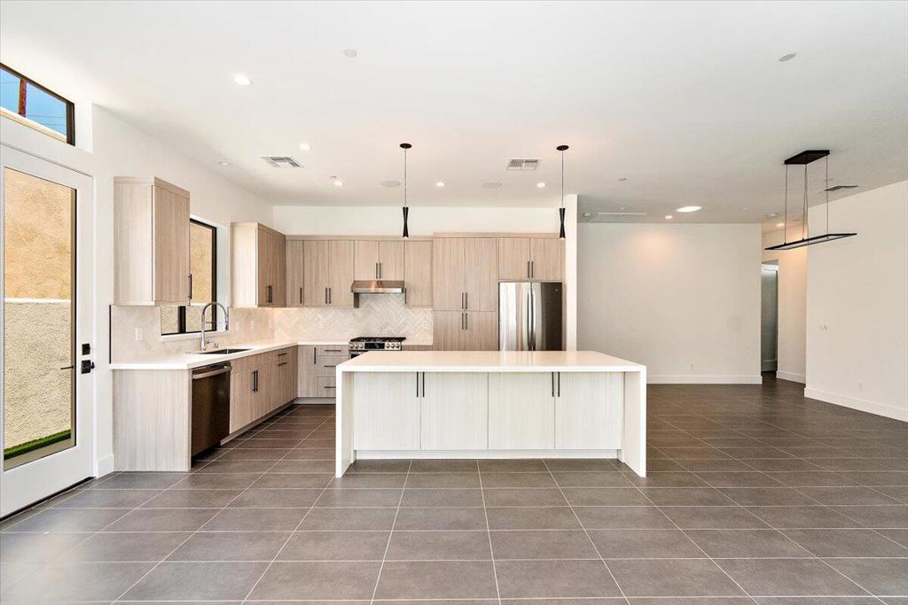 51700 Avenida Navarro